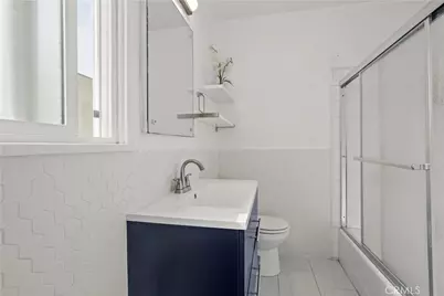 300 . W Hillsdale, Inglewood, CA 90302 - Photo 23