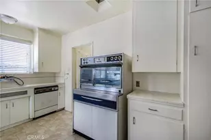 320 W 64th St, Inglewood, CA 90302 - Photo 11