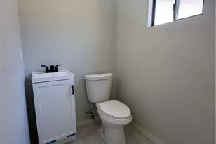 7813 Nairn Ct, Bakersfield, CA 93309 - Photo 15