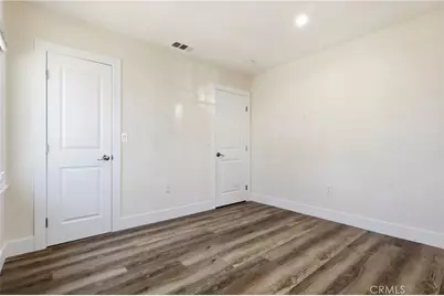 10517 Cimarron, Los Angeles, CA 90047 - Photo 13