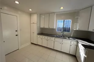 1110 W 92nd St, Los Angeles, CA 90044 - Photo 7