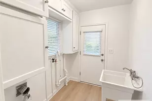 800 W 99th St St, Los Angeles, CA 90044 - Photo 17