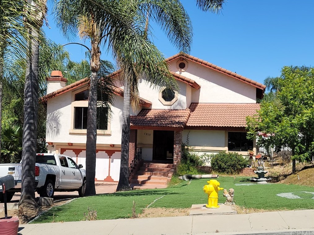 1217 Sandra Cir, Vista, CA 92083