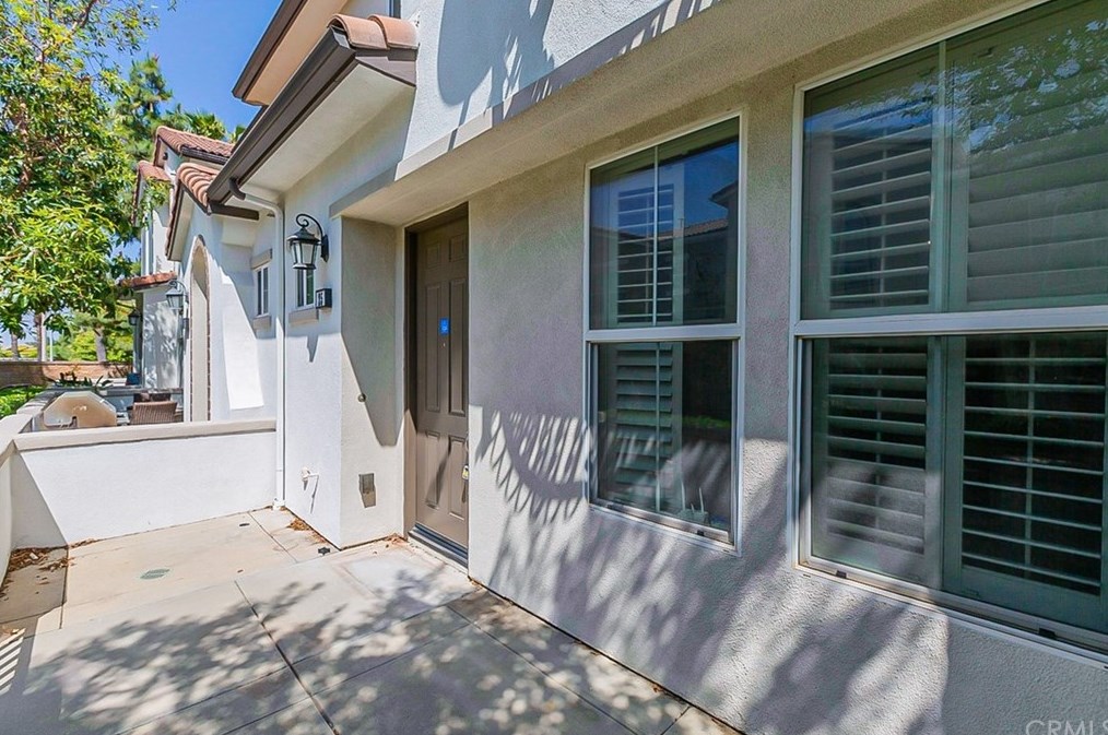 15723 Parkhouse Dr, Fontana CA  92336-6516 exterior