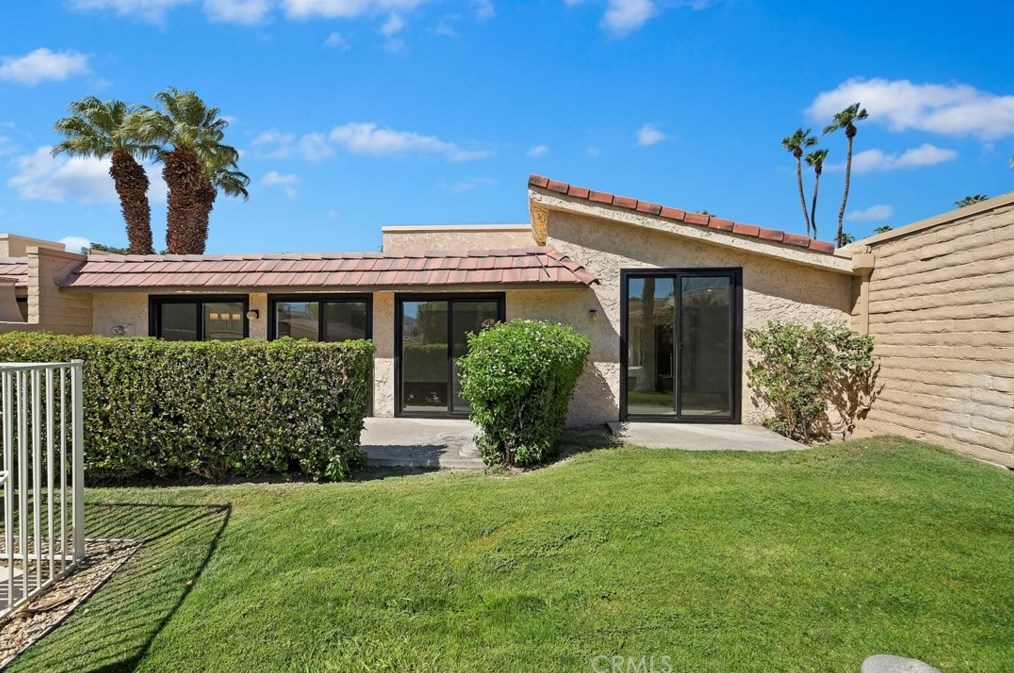 68741 Calle Espejo, Cathedral City CA  92234-7105 exterior