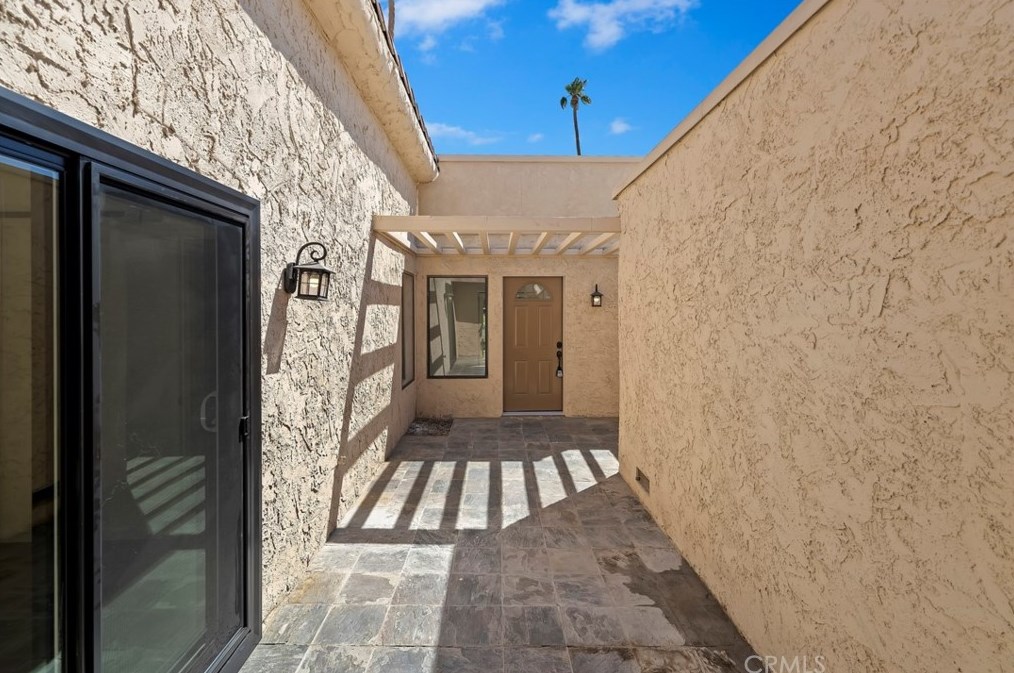 68741 Calle Espejo, Cathedral City CA  92234-7105 exterior