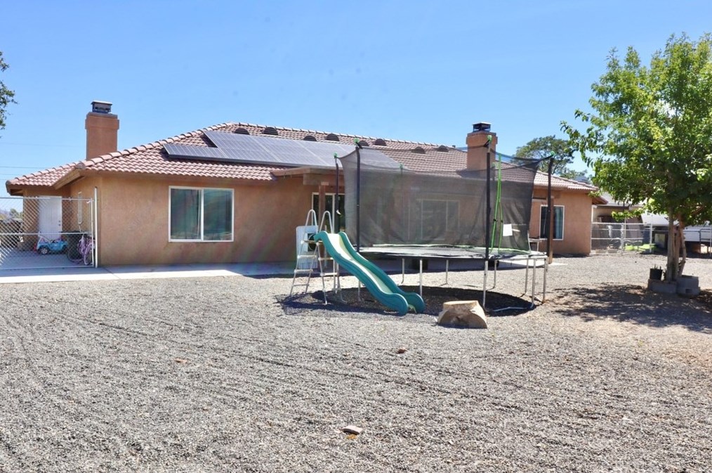 11960 10th Ave, Hesperia CA  92345-1736 exterior