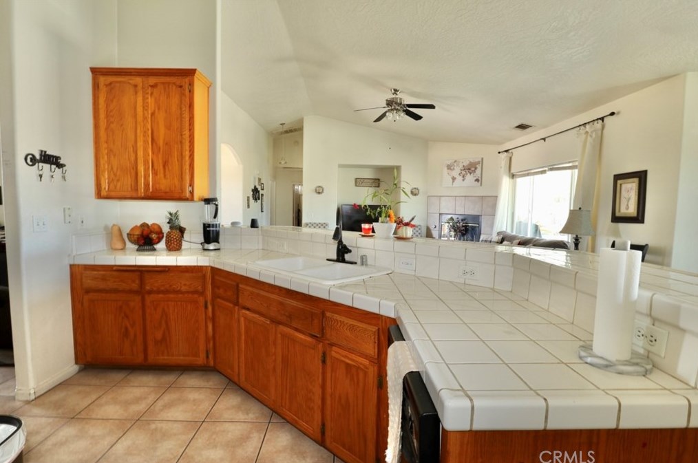 11960 10th Ave, Hesperia CA  92345-1736 exterior