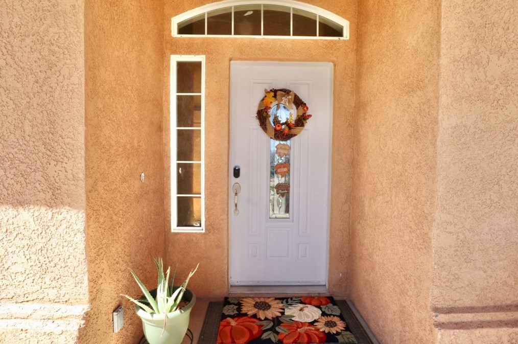 11960 10th Ave, Hesperia CA  92345-1736 exterior