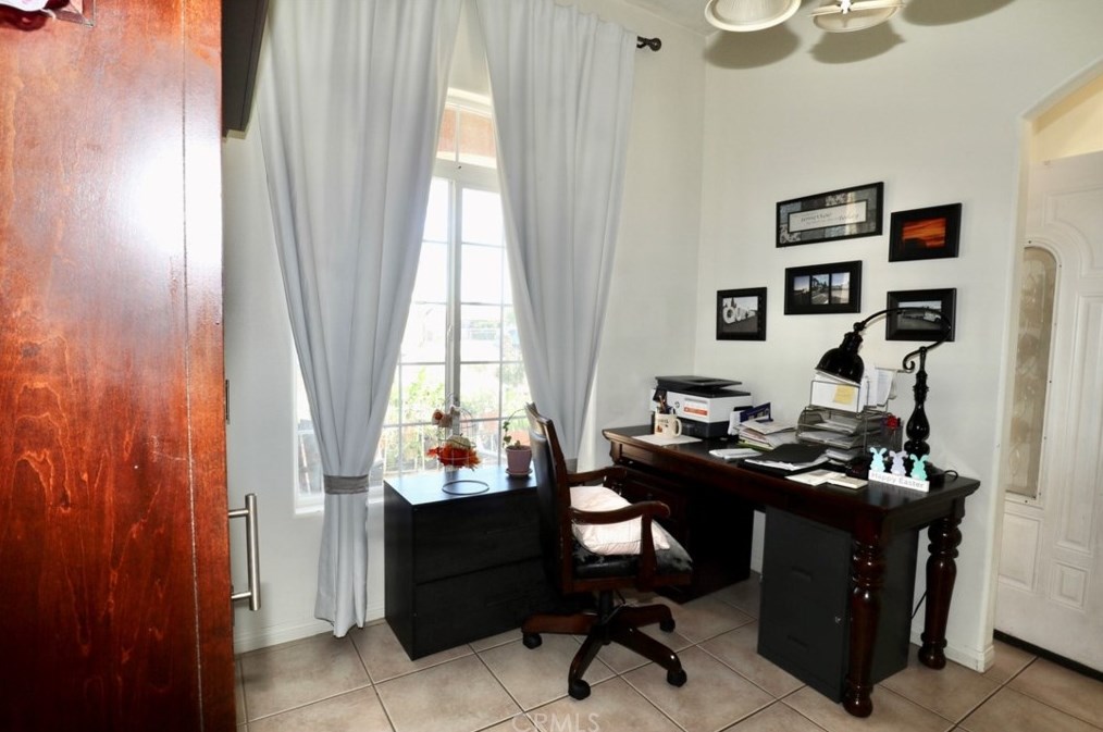 11960 10th Ave, Hesperia CA  92345-1736 exterior