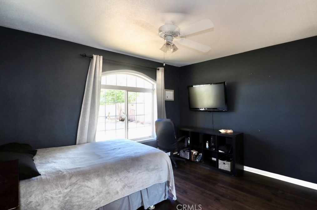 11960 10th Ave, Hesperia CA  92345-1736 exterior