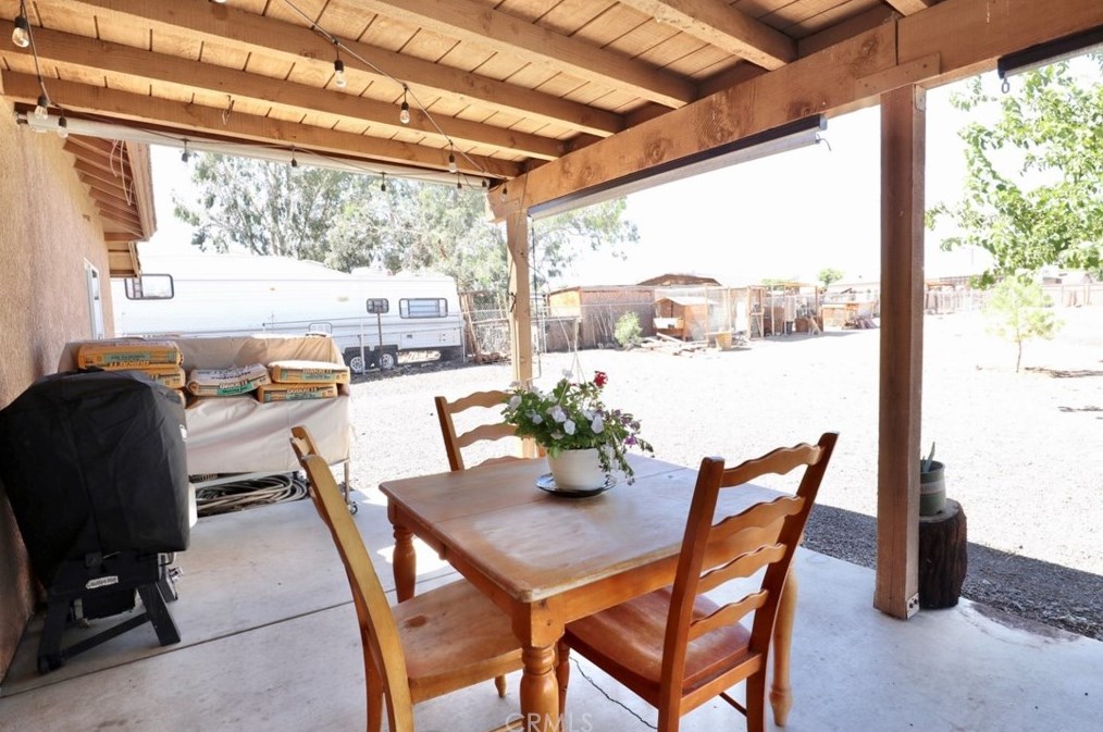 11960 10th Ave, Hesperia CA  92345-1736 exterior