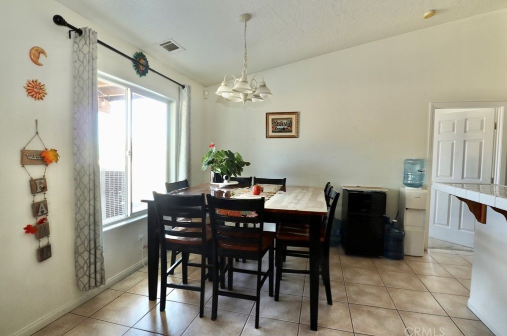 11960 10th Ave, Hesperia CA  92345-1736 exterior