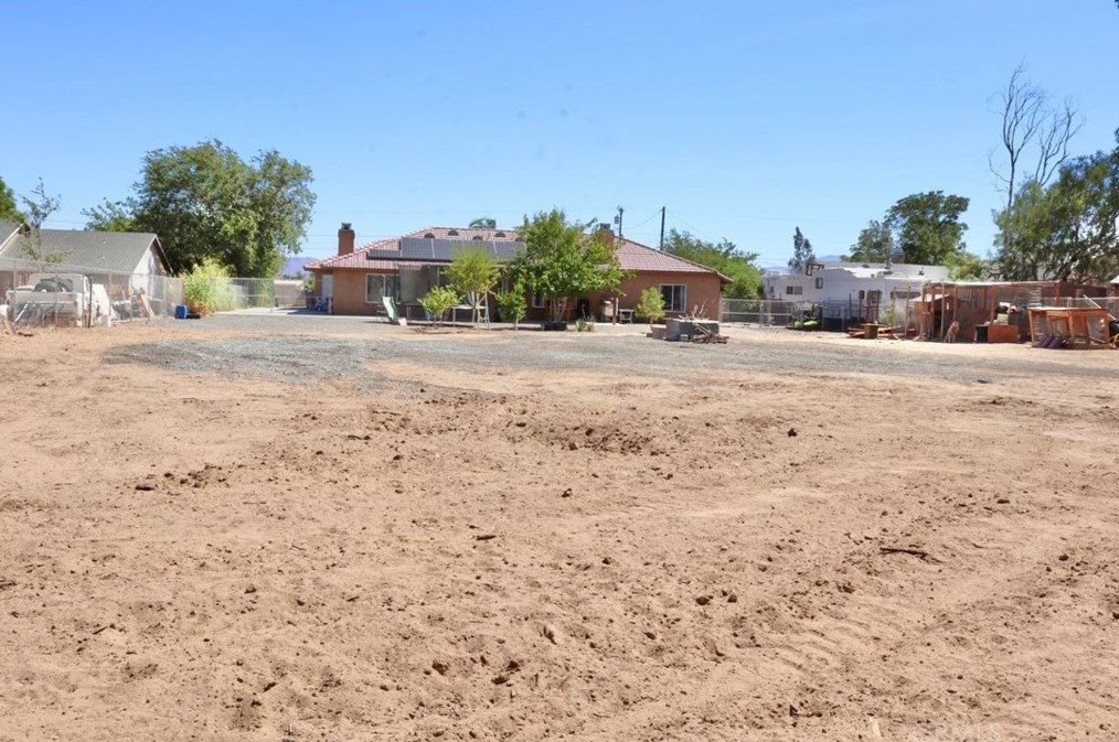 11960 10th Ave, Hesperia CA  92345-1736 exterior