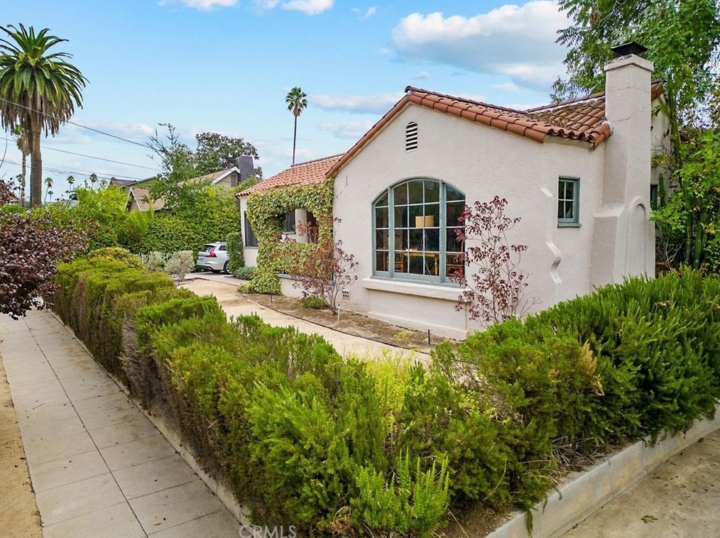 270 Clinton St, Pasadena CA  91103-2929 exterior