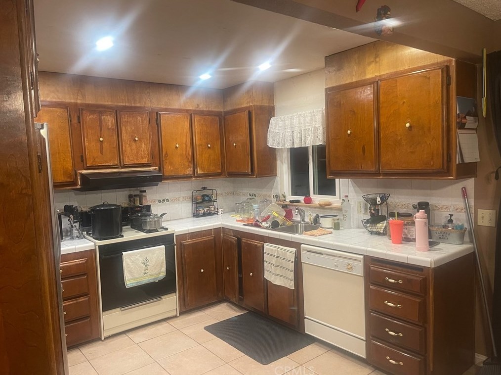 25051 Billie Dr, Moreno Valley CA 92553-7190 exterior