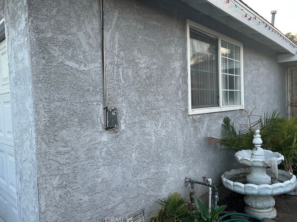 8129 Crockett Blvd, Los Angeles CA  90001-3524 exterior