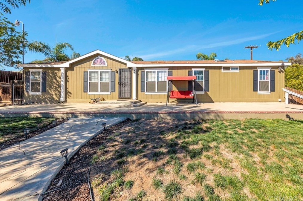 18495 Darin Dr, Perris CA  92570-9187 exterior