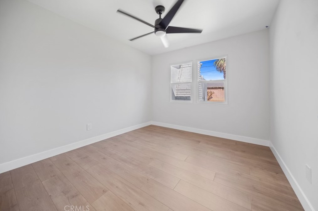 8018 Hesperia Ave, Los Angeles CA  91335-1413 exterior