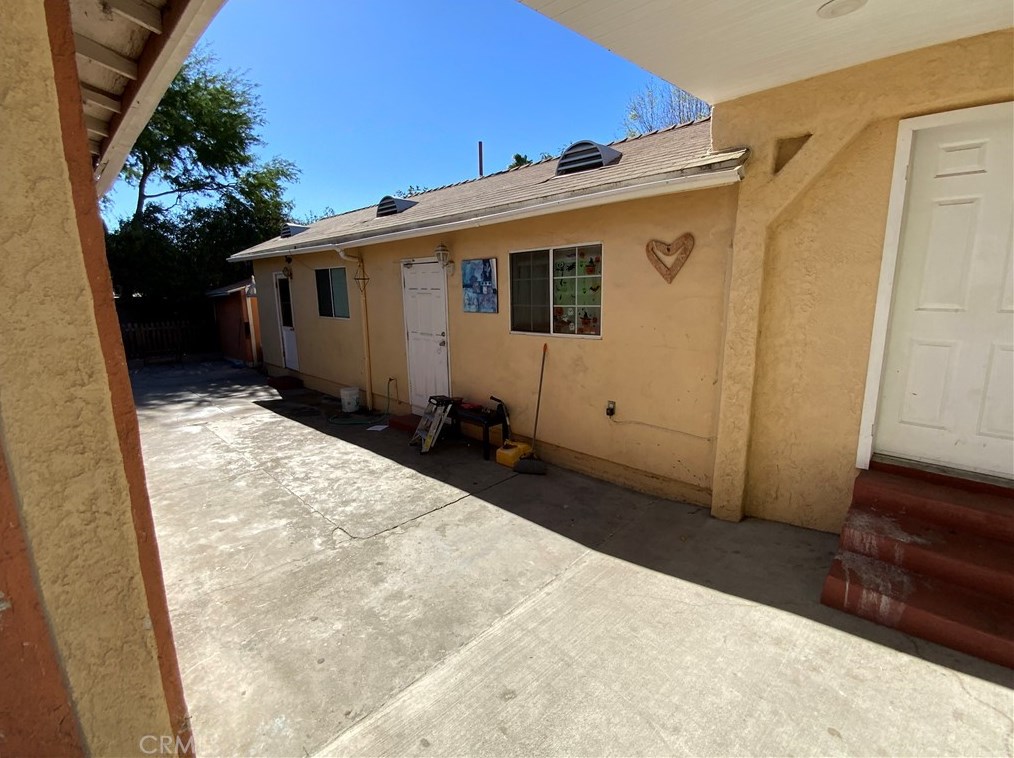 13080 Desmond St, Los Angeles CA  91331-1025 exterior