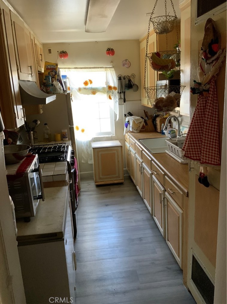 13080 Desmond St, Los Angeles CA  91331-1025 exterior
