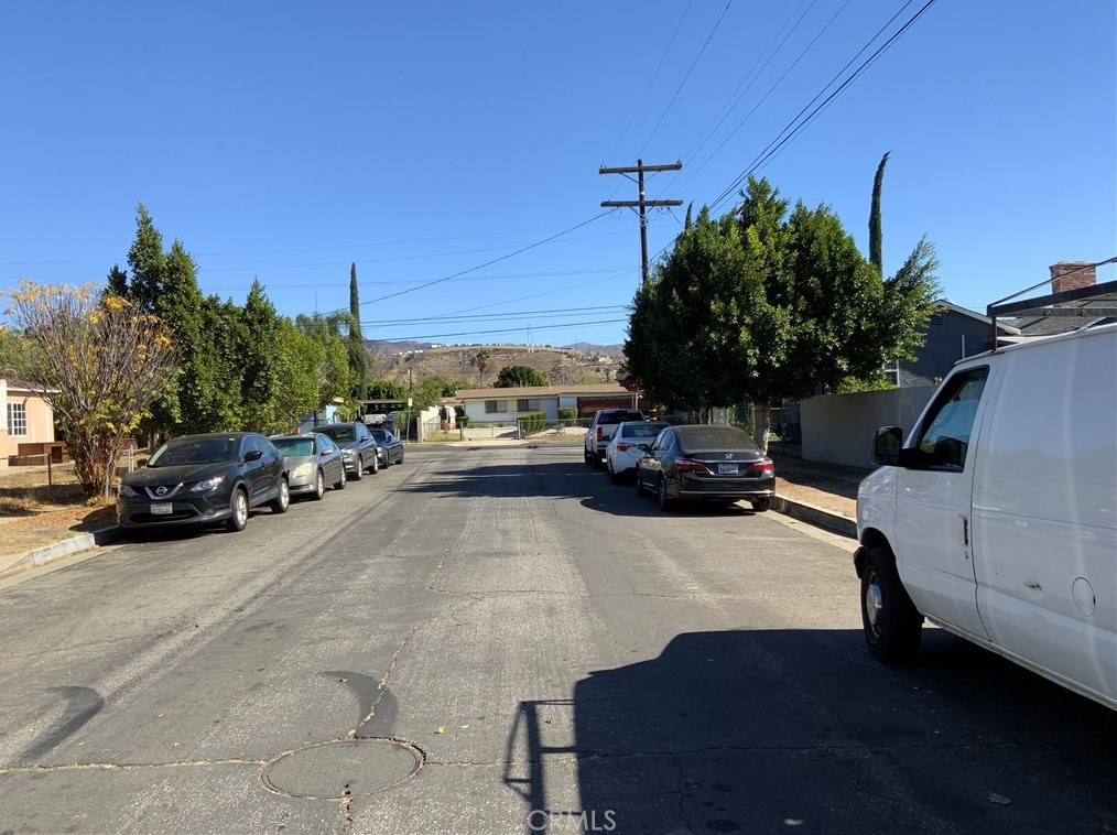 13080 Desmond St, Los Angeles CA  91331-1025 exterior