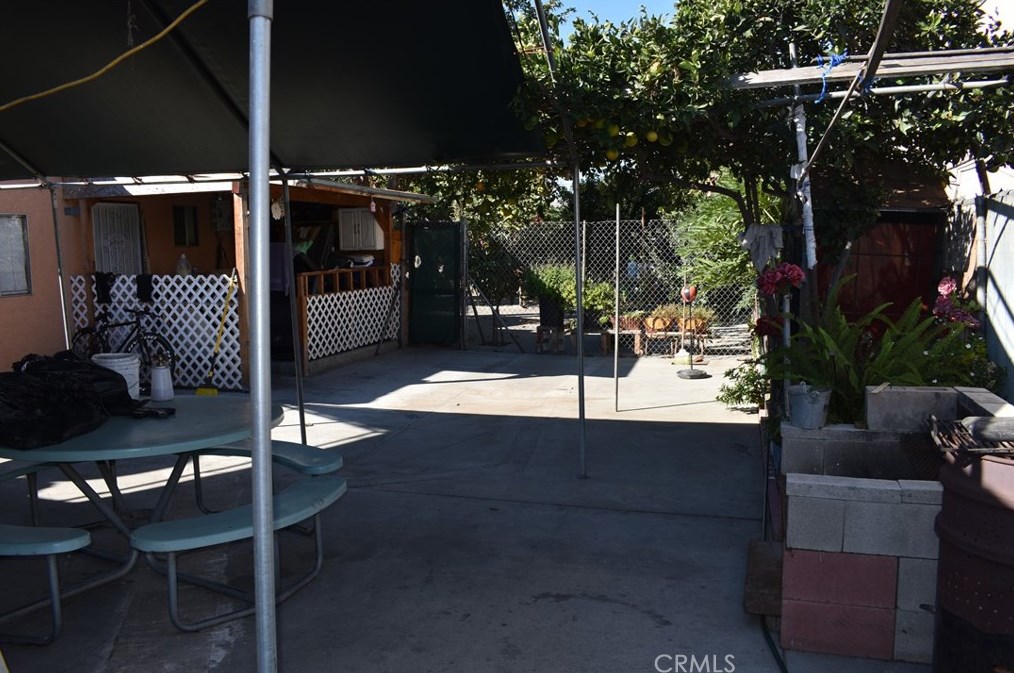 919 Santa Fe Ave, Compton CA  90221-2014 exterior