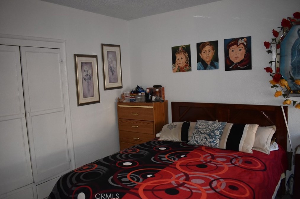 919 Santa Fe Ave, Compton CA  90221-2014 exterior