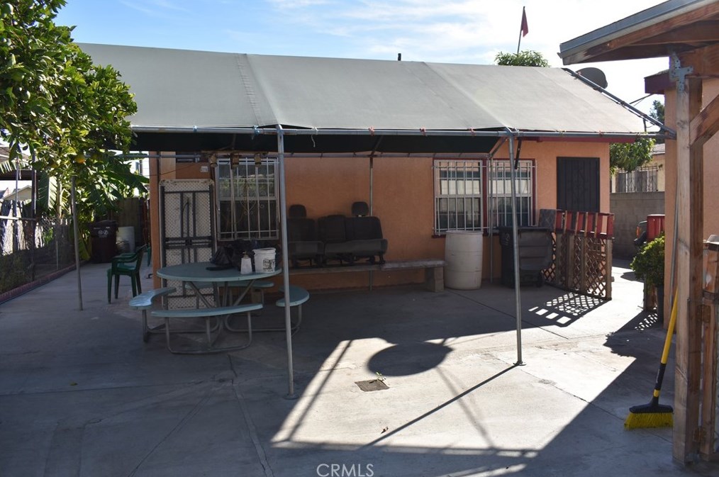 919 Santa Fe Ave, Compton CA  90221-2014 exterior