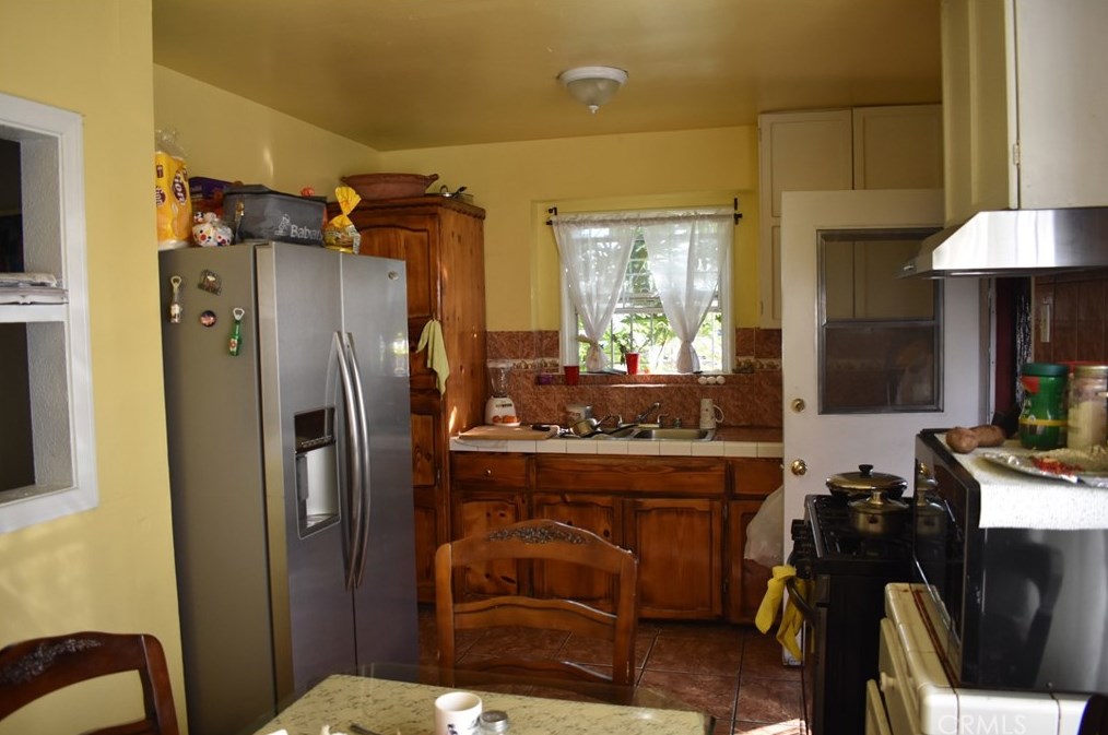 919 Santa Fe Ave, Compton CA  90221-2014 exterior