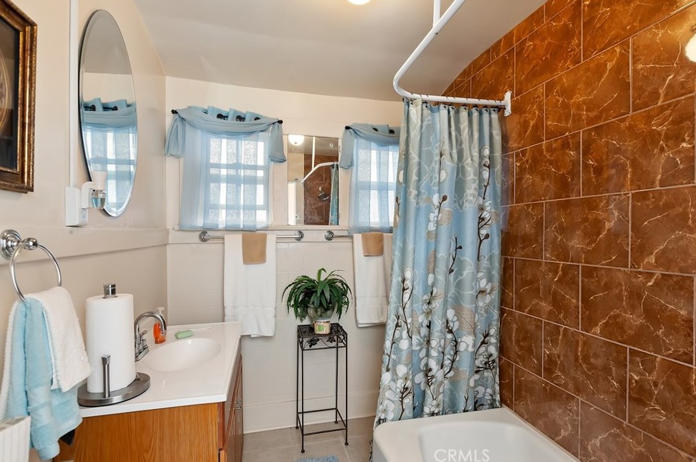 1237 62 St, Los Angeles CA  90001-1306 exterior