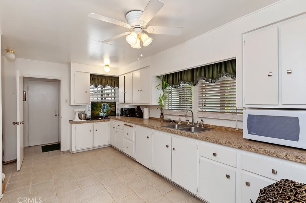 1237 62 St, Los Angeles CA  90001-1306 exterior