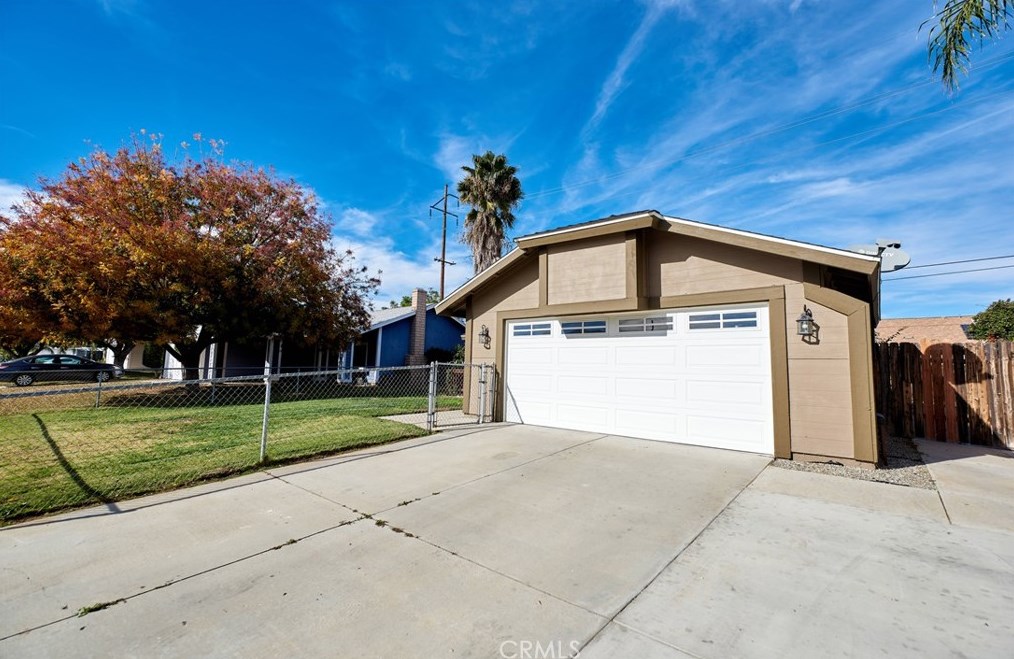 25760 Rancho Lucero Dr, Moreno Valley CA  92551-7052 exterior