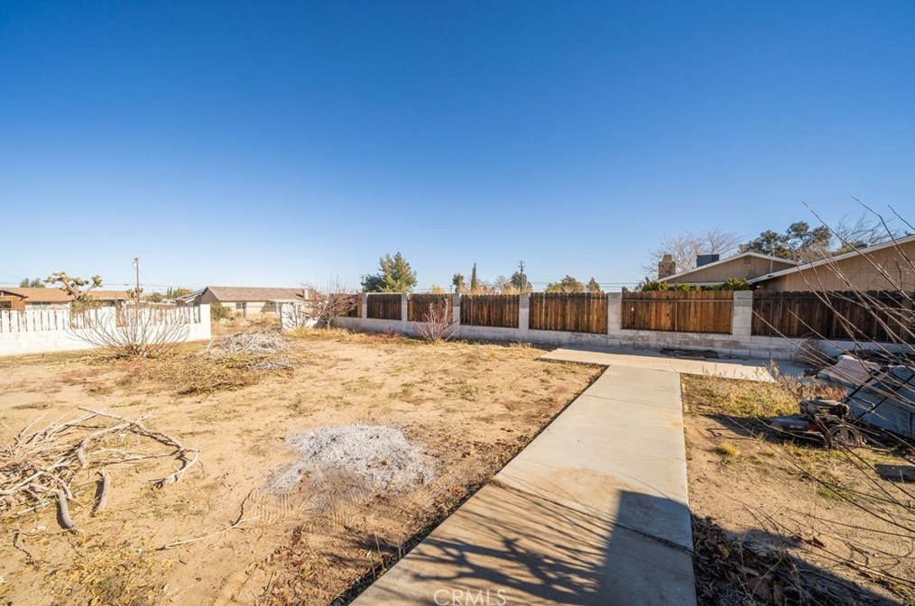 14854 Willow St, Hesperia CA  92345-2740 exterior