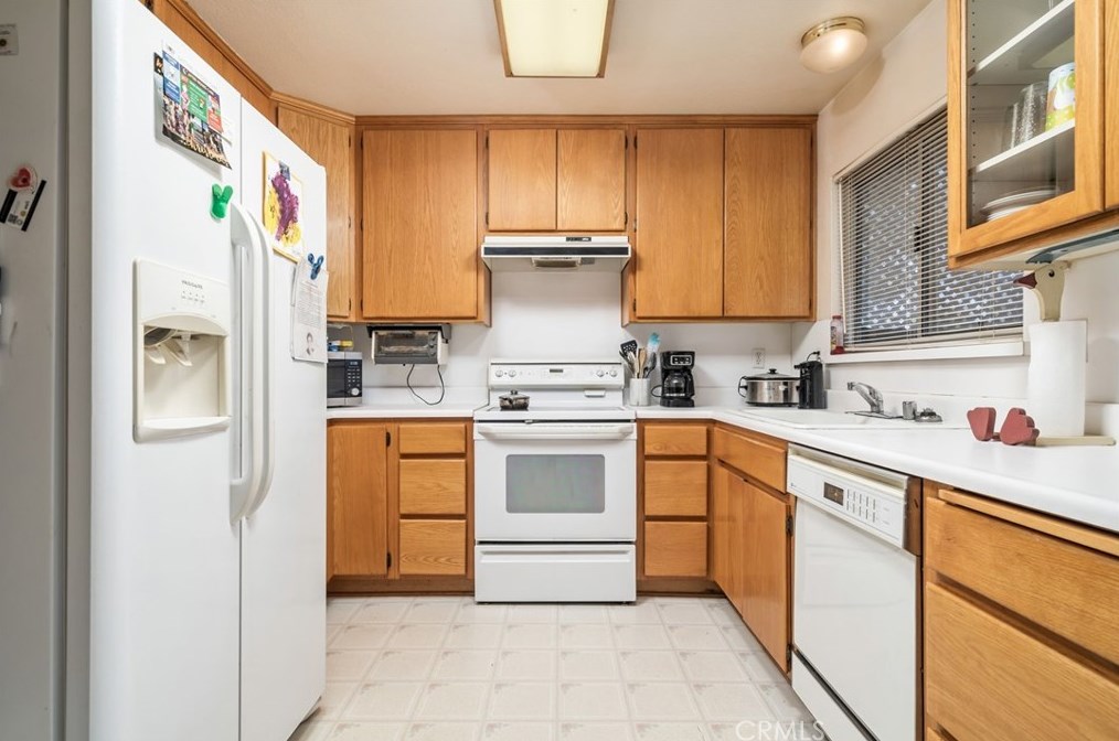 14854 Willow St, Hesperia CA  92345-2740 exterior
