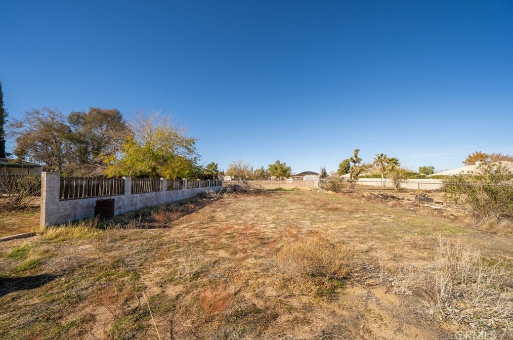 14854 Willow St, Hesperia CA  92345-2740 exterior