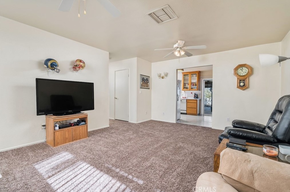 14854 Willow St, Hesperia CA  92345-2740 exterior