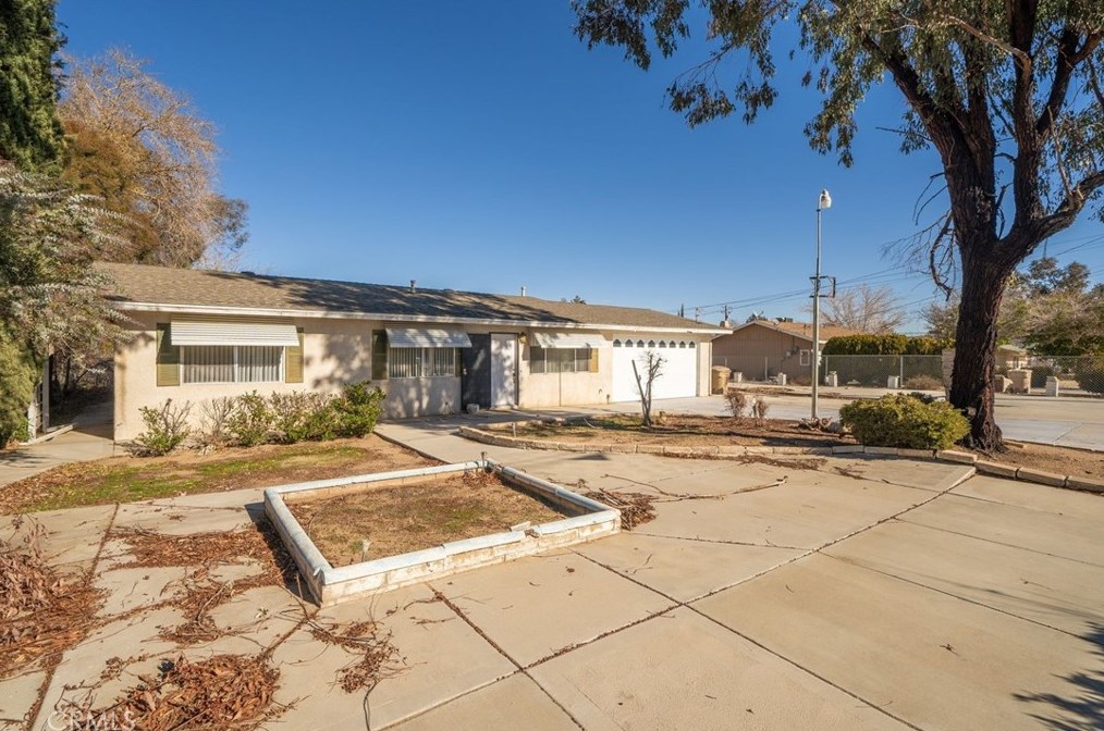 14854 Willow St, Hesperia CA  92345-2740 exterior