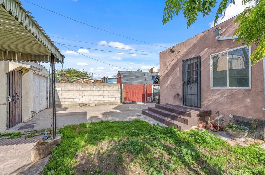 9515 Pace Ave, Los Angeles CA  90002-2117 exterior