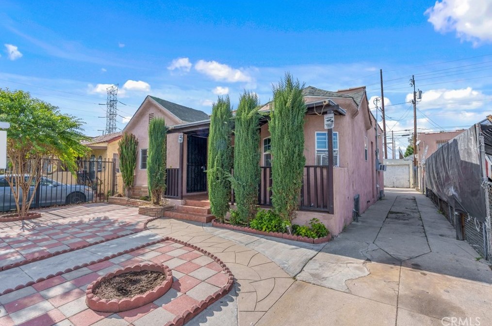 9515 Pace Ave, Los Angeles CA  90002-2117 exterior