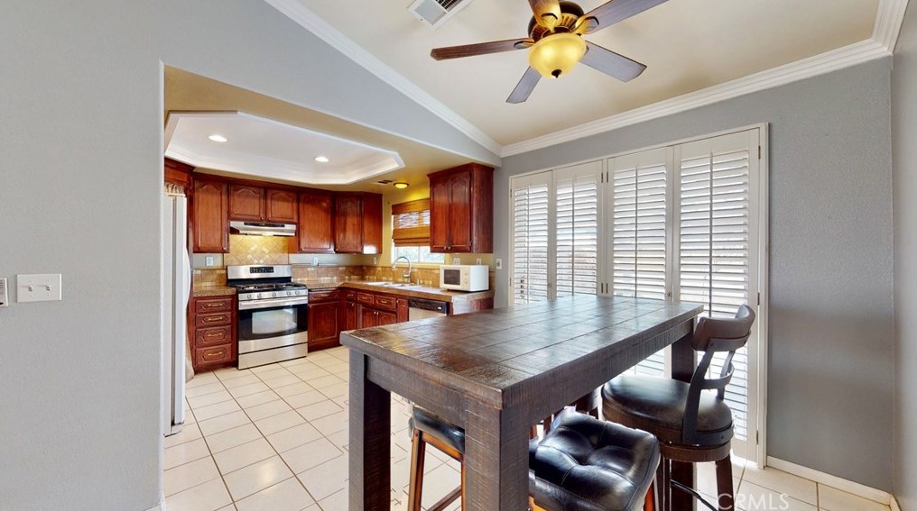 9294 Manteca Ave, Hesperia CA  92345-6461 exterior