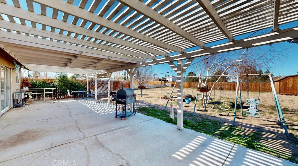 9294 Manteca Ave, Hesperia CA  92345-6461 exterior