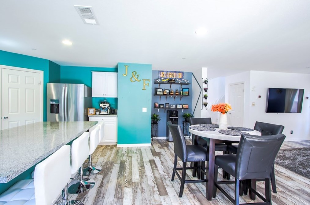 2514 Mulberry Ln, Palmdale CA  93551-6137 exterior