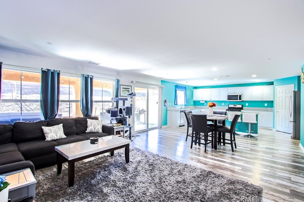 2514 Mulberry Ln, Palmdale CA  93551-6137 exterior