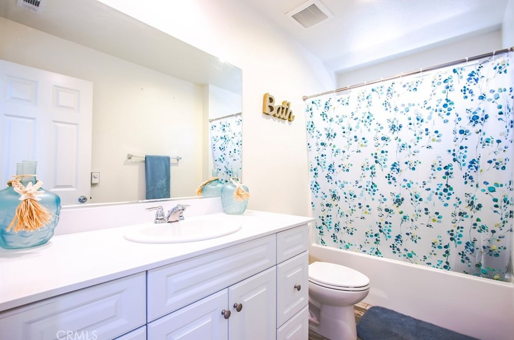 2514 Mulberry Ln, Palmdale CA  93551-6137 exterior