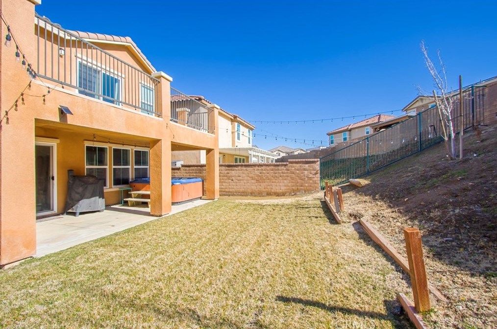 2514 Mulberry Ln, Palmdale CA  93551-6137 exterior