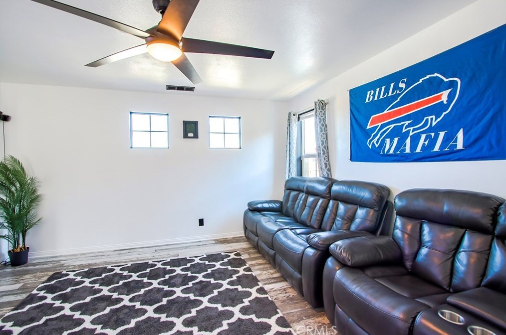 2514 Mulberry Ln, Palmdale CA  93551-6137 exterior