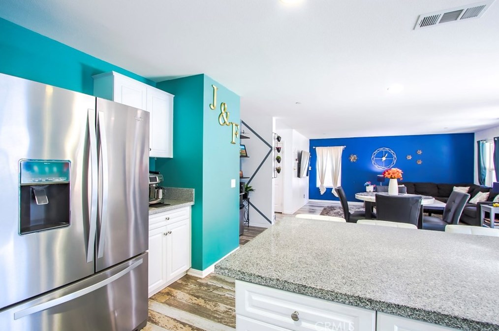 2514 Mulberry Ln, Palmdale CA  93551-6137 exterior