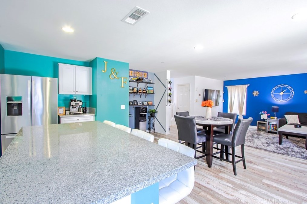 2514 Mulberry Ln, Palmdale CA  93551-6137 exterior