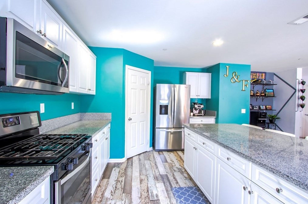 2514 Mulberry Ln, Palmdale CA  93551-6137 exterior